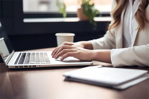 为什么权力超越法律了呢